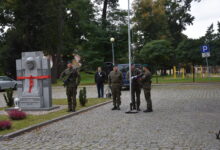 Uroczyste odsłonięcie i poświęcenie pomnika Sybiraka w Miliczu