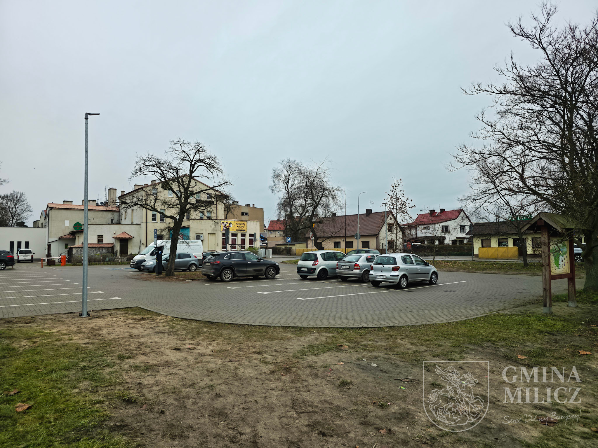 OŚWIETLENIE PARKINGU PRZY OŚRODKU KULTURY